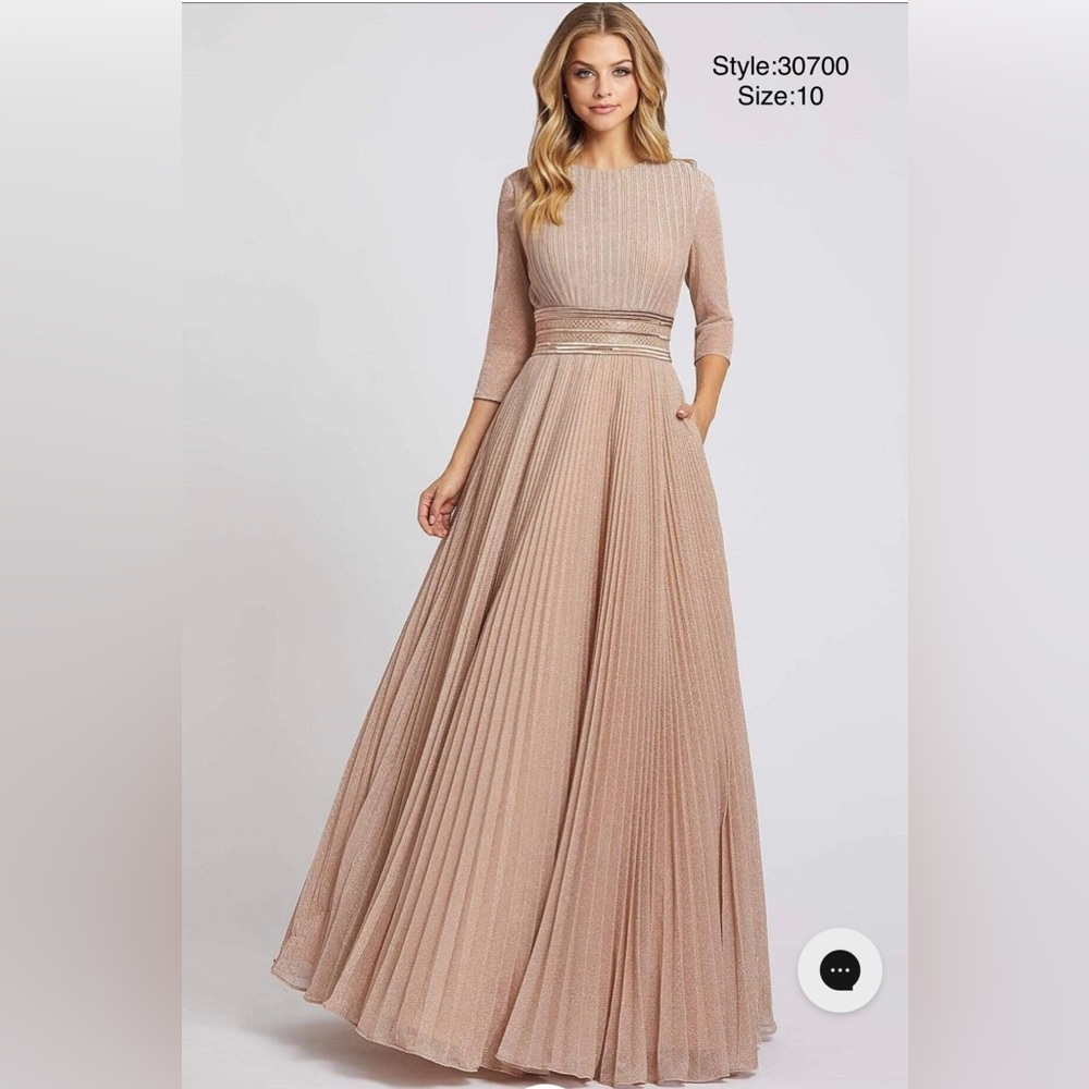 Shimmering pleated A line dress - Picture 4 of 9